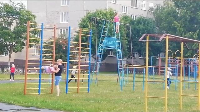 Запускаем воздушного змея!//Flying a kite! смотреть онлайн