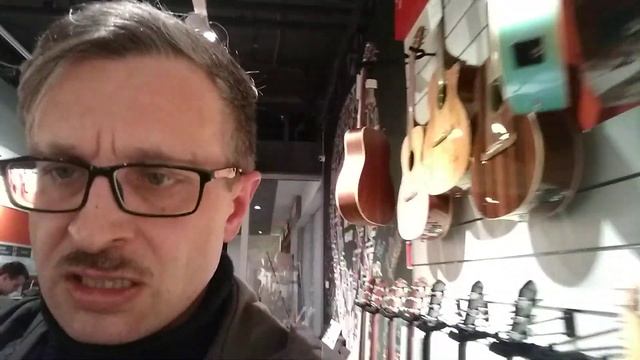 Стрим из харьковского магазина музыкальных инструментов. Бухгалтер, губная гармошка и электро-гитар смотреть онлайн