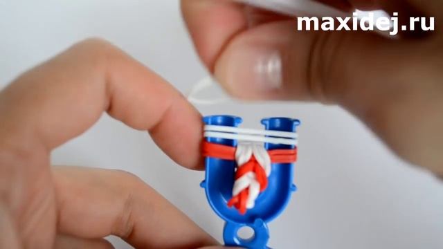 Новогодний леденец из резинок на рогатке | Candy Cane For Christmas Charm Rainbow Loom