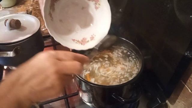 Суп рисовый с фрикадельками. Каша манная с бананом.