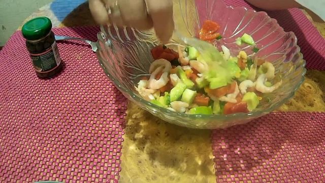 Ореховый салат из авокадо. Блюдо праздничного стола. Вкусный салат - легко и просто смотреть онлайн