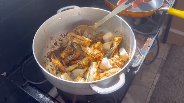 Cooking / frying some jumbo crabs? ? смотреть онлайн