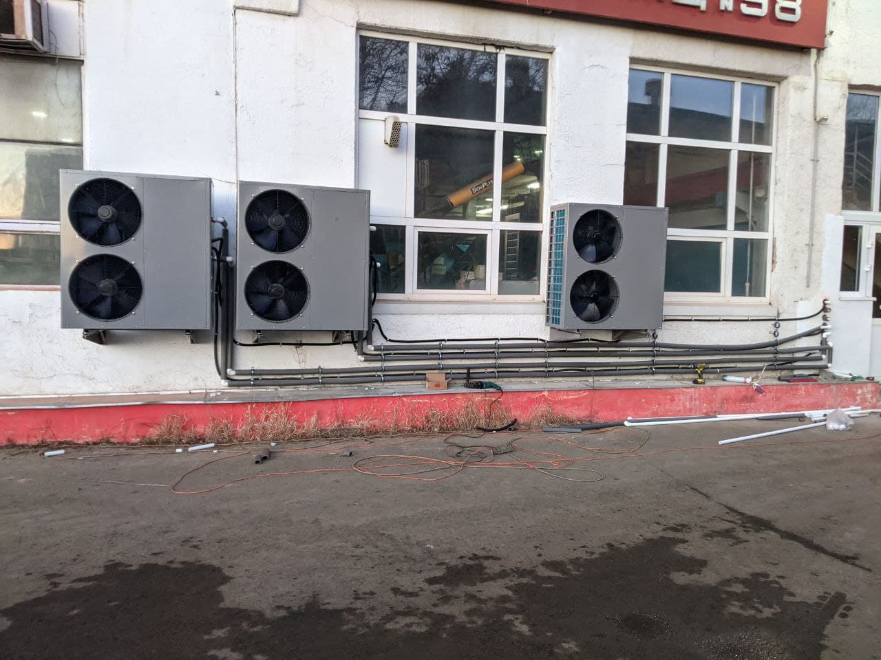 Горячая вода 12 тонн на заводе от тепловых насосов.mp4