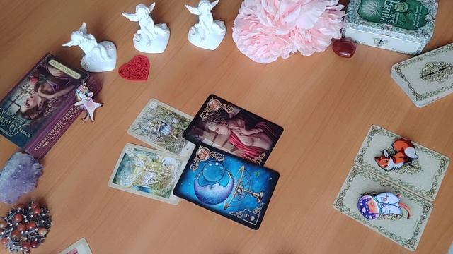 Любит ли он/она Вас? Почему? За что? Какие это чувства? Совет. Гадание онлайн. Гадание на любовь смотреть онлайн