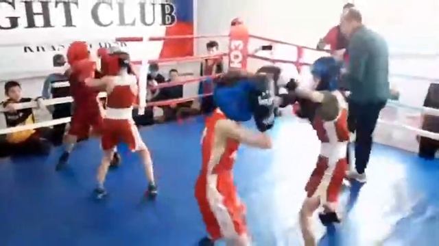 Детские бои, я вкстати в синем шлеме смотреть онлайн