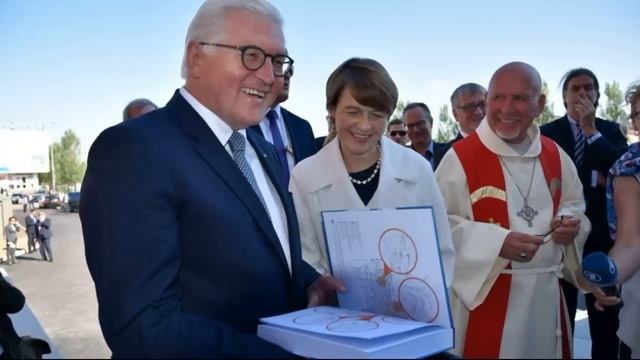 БАБУШКА НЕМКА НА ЧИСТО КАЗАХСКОМ ЯЗЫКЕ ШОКИРОВАЛА КАЗАХОВ