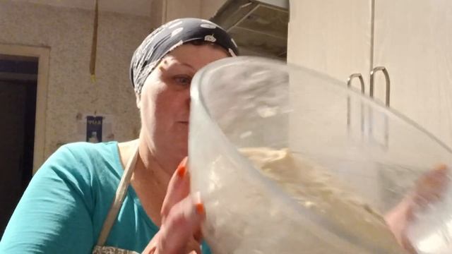 На кухне. Сделала Кимчи, испекла хлеб. смотреть онлайн