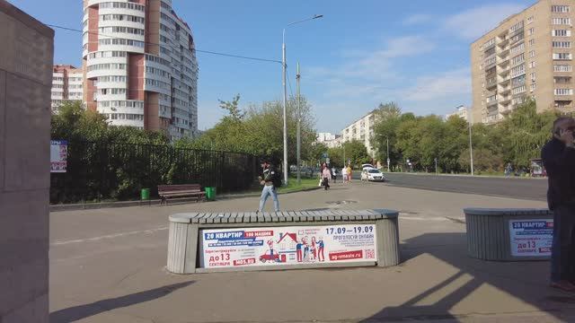 Бестужевские прогулки. Спальный район Люблино Москва Россия. Август.