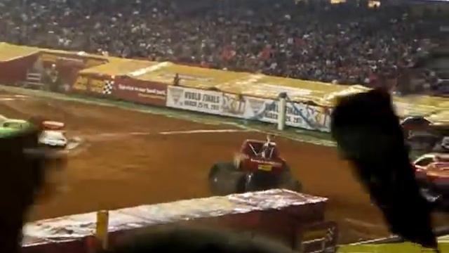 MonsterJam2011 Atanta Head2Head FINAL Grinder vs Gravedigger смотреть онлайн