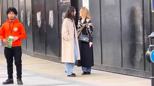 The Best Autumn 2023 Street Style. Fall Street Fashion. Fashionable People in London. смотреть онлайн