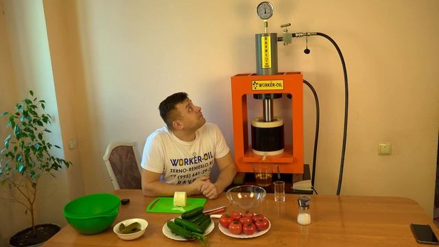 Салат с настоящим сыродавленным маслом холодного отжима! Процент масла в семенах Льна! Живое масло! смотреть онлайн