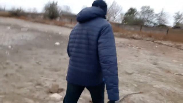 Решил впервые за полгода пойти на озеро. ( озеро пересохло ) смотреть онлайн