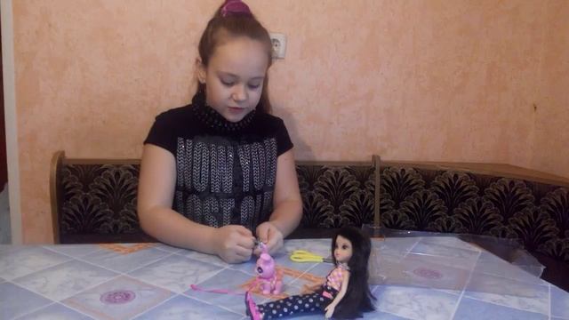 Обзор на куклу Lexa из коллекции MOXIE GIRLZ смотреть онлайн