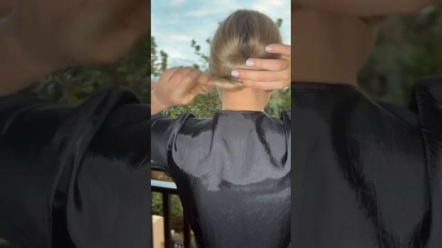 Быстрый и красивый пучок меньше чем за минуту!? #прическа #пучок #волосы #hairstyle #hairtutorial смотреть онлайн