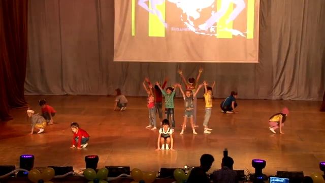 8 «Мы танцуем хип хоп» Танцевальный коллектив «Алые паруса» ASIA DANCE 2017 смотреть онлайн