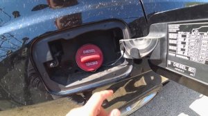 Проблема с лючком топливного бака на Мерседес w212. Простое и дешёвое решение | qzece