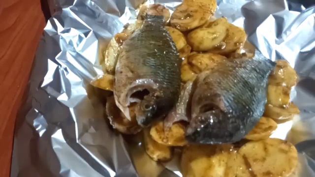 السمك بالبطاطس في الفرن❗وصفه سريعة التحضير للمستعجلين . شهيه ❤️ смотреть онлайн