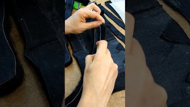 Работа скорняжным ножом. смотреть онлайн