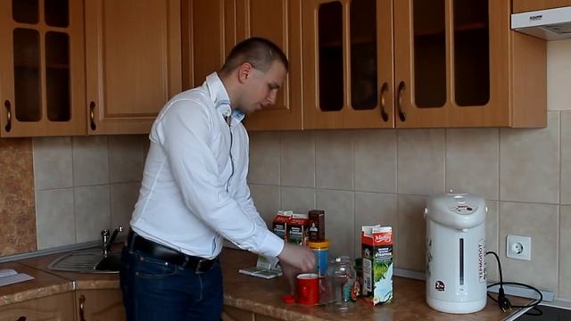 Видео - Как стать бодрее? Как сделать энергетический напиток в домашних условиях? [Будьте здоровы] смотреть онлайн