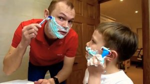 МИСТЕР МАКС БРЕЕТСЯ В ПЕРВЫЙ РАЗ С ПАПОЙ