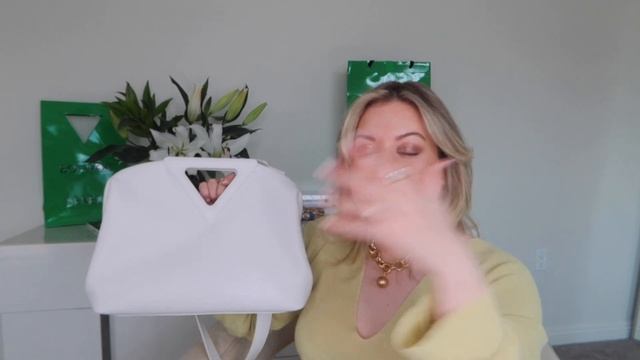 The New Bottega Veneta Point Bag | Unboxing 2021 #newbottegaveneta #bottegavenetabag смотреть онлайн
