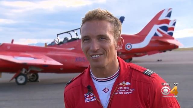 Red Arrows Arrive In Formation At Rocky Mountain Metro Airport смотреть онлайн