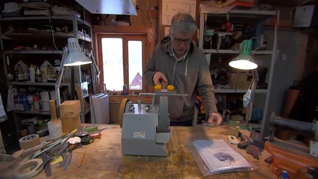 Заточной станок Elmos BG 200 с влажным кругом и малыми оборотами - обзор, первая заточка стамески. смотреть онлайн