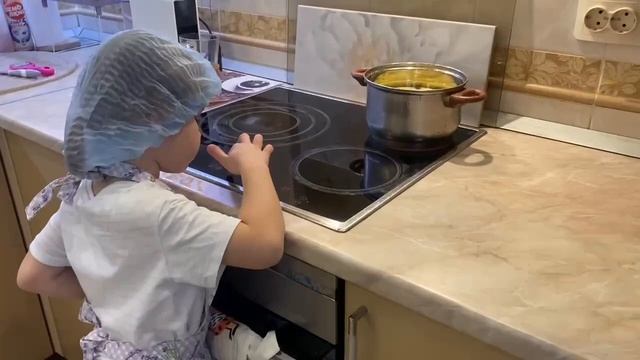 Семья Макаровых готовит по меню детского сада! смотреть онлайн