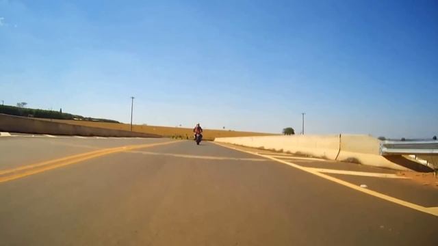 GSR750 Vs Z800 - Kawasaki Z 800 Vs Suzuki GSR 750