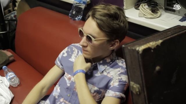 16Tons.TV / 28.08.2013 / "130 по встречной на старенькой Vespa" смотреть онлайн