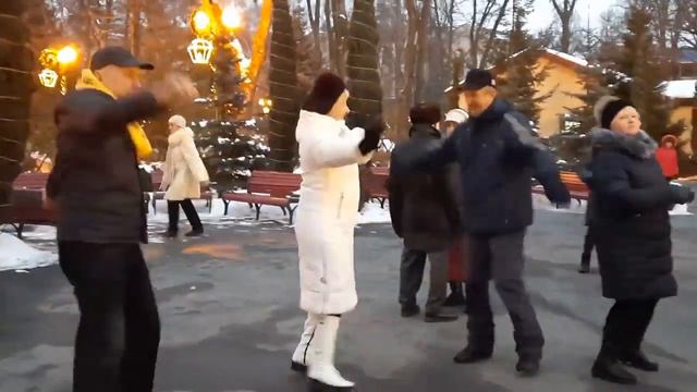 А МОРЕ В ТВОИХ ЛАДОНЯХ! смотреть онлайн