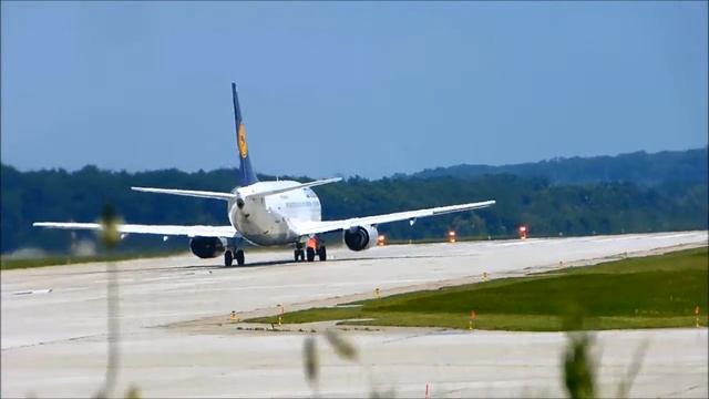 Lufthansa's Boeing 737 at Geneva Cointrin Intl Airport [GVA-LSGG] смотреть онлайн