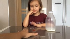 Ребёнок кушает лимон и острый перец | Challenge