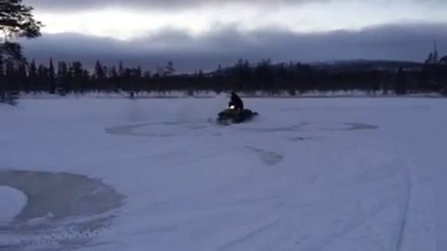 Снегоход всасывает снег)) смотреть онлайн