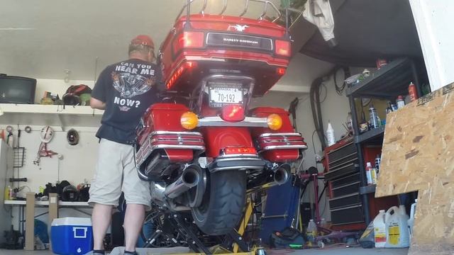 Python Exhaust vs. Stock Harley 2011 FLHTK смотреть онлайн