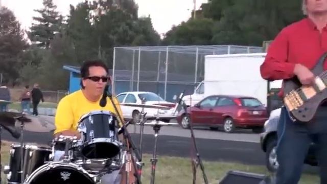 Buzztones Sharp Dressed Man смотреть онлайн