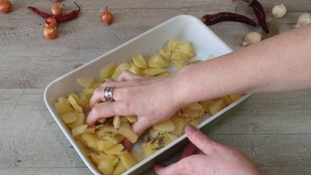 У ВАС ЕСТЬ КАРТОШКА И 2 ЯЙЦА / НАУЧИЛА СВЕКРОВЬ / ЗА 15 МИНУТ ОТЛИЧНАЯ ЗАКУСКА/ ОБАЛДЕННЫЙ РЕЦЕПТ смотреть онлайн