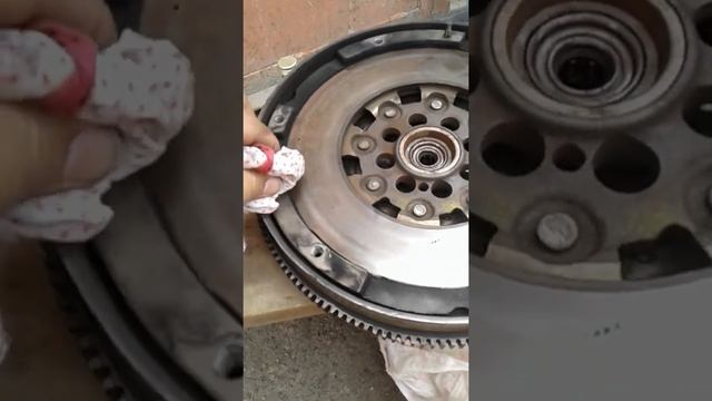 8 лет стучал двух массовый маховик Vito 638 2.2 CDI смотреть онлайн