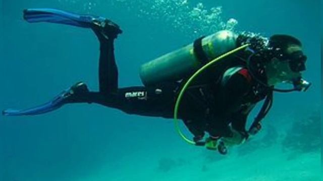 В Дубае открылся самый глубокий бассейн в мире смотреть онлайн