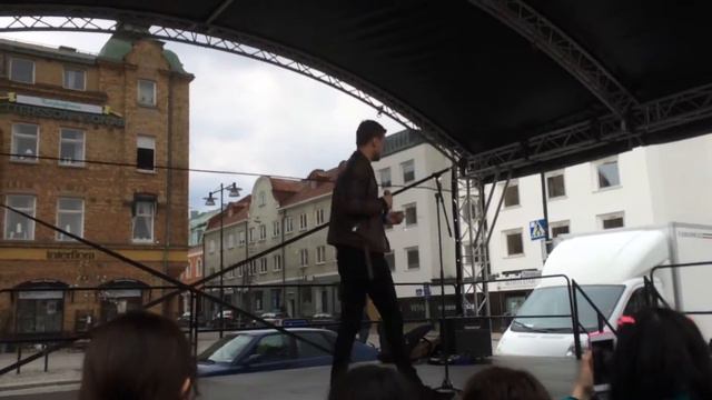 Vlogg (Robin Bengtsson sjunger live)(förlåt för dåligt ljud) смотреть онлайн