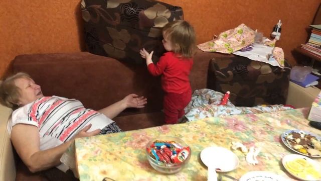 2018_12_28-2019_01_09 Новый год, первый футбол, гречка на столе, вода на полу, суп в кружке