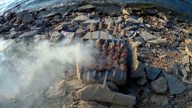 Рыбалка на сазана! НЛО в небе! Сазан карась на фидер! смотреть онлайн