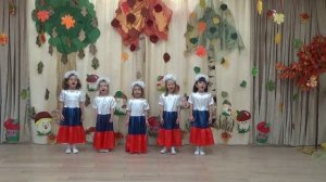 Песня "Белый, синий, красный "  Слова и музыка Смирновой
Исполняет вокальный ансамбль "Триколор"