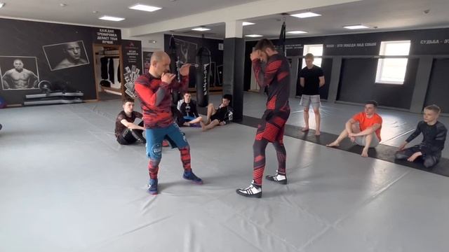 Продолжение атаки когда накрыли сверху при проходе в ноги в ММА #дневникмма смотреть онлайн