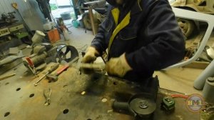 Отличная идея из старого колеса! Катушка для садового шланга своими руками.