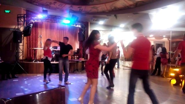 Вечеринка в красном. Бочата на день всех влюбленных смотреть онлайн