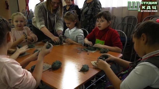 Мастер-класс для школьников по лепке из глины Щегловский КДЦ 2018 смотреть онлайн