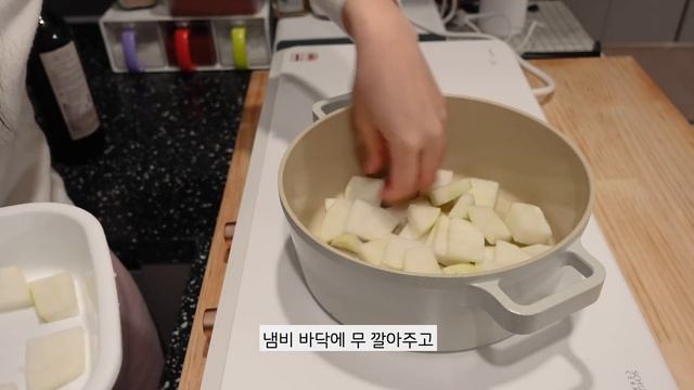 ENG) vlog ? 통삼겹살 구이, 콩나물 불고기 만들어 먹고, 가족과 샤브샤브 먹은 일상, 김말이, 비빔국수, 고등어무조림, 오일파스타, 인절미호떡, 밥붕어빵 смотреть онлайн