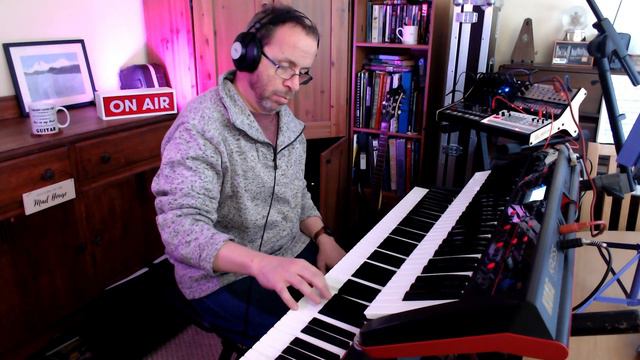 Fuzzy Jam by Keith Butler - using the Korg Kross 1 and Volca Keys via MIDI смотреть онлайн
