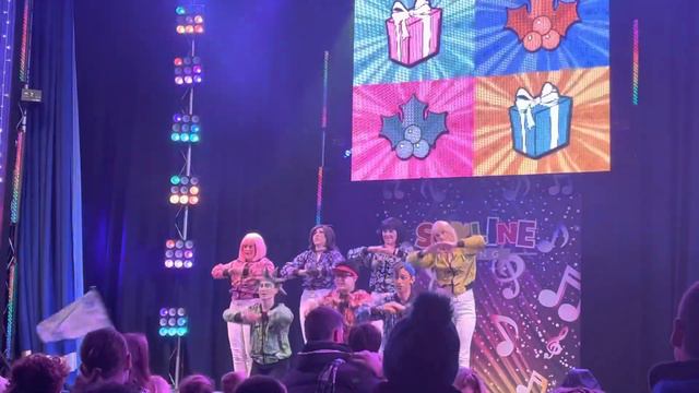 Skyline Gang, Christmas Goes Pop, A Wonderful Xmas Time, Butlins, Bognor, 2022. смотреть онлайн